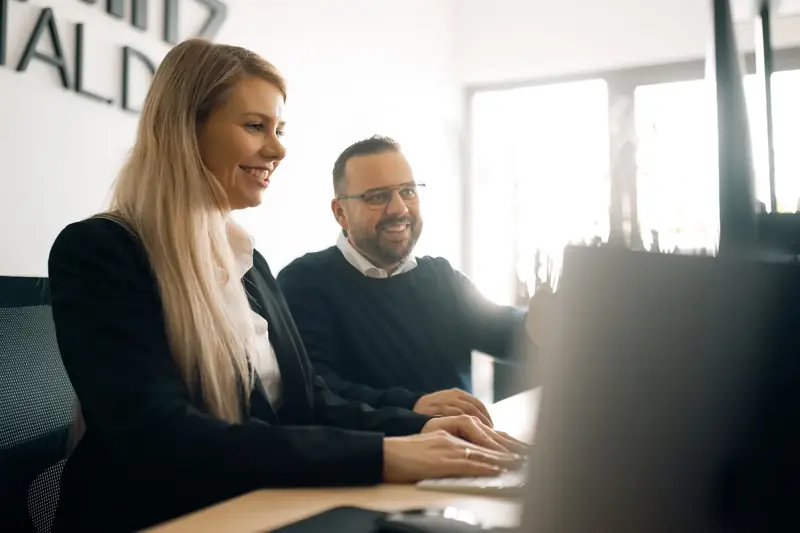 Andreas und Marleen bei der gemeinsamen Arbeit